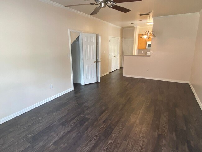 Foto del edificio - 2204 N Carroll Blvd