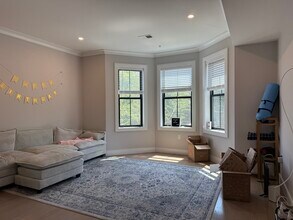 Building Photo - 285 Lamartine St