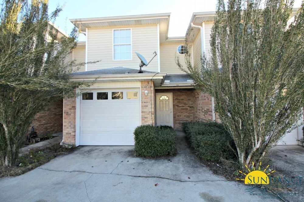 Great 2 Bedroom Townhouse in Mary Esther Townhome Rentals in Mary