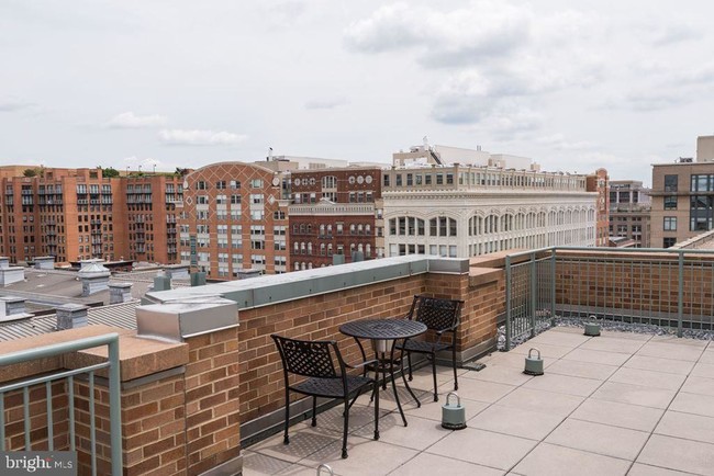 Building Photo - 515 9th St NW
