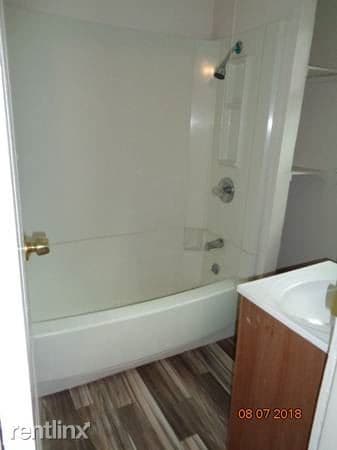 Building Photo - 2 br, 1 bath Apartment - 30 Bartlett St Down