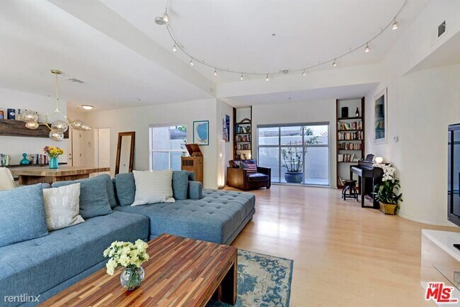 Foto del edificio - 907 Lincoln Blvd