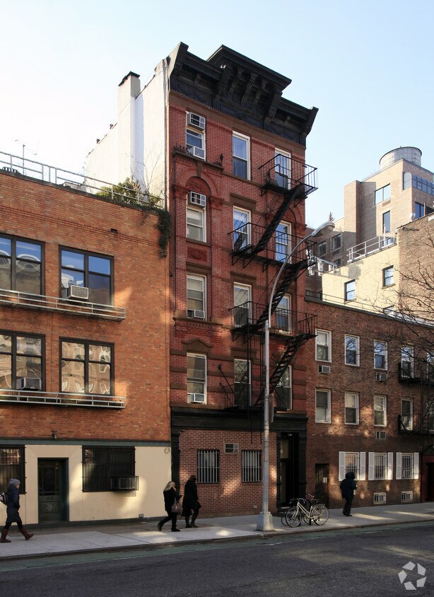 Primary Photo - 70 Carmine St