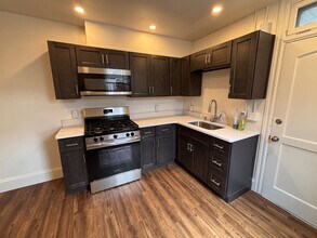 Building Photo - 1028 W King St