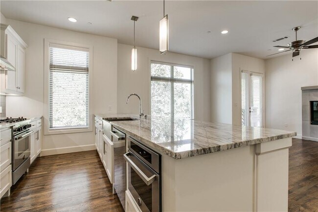 Building Photo - 4514 Abbott Ave