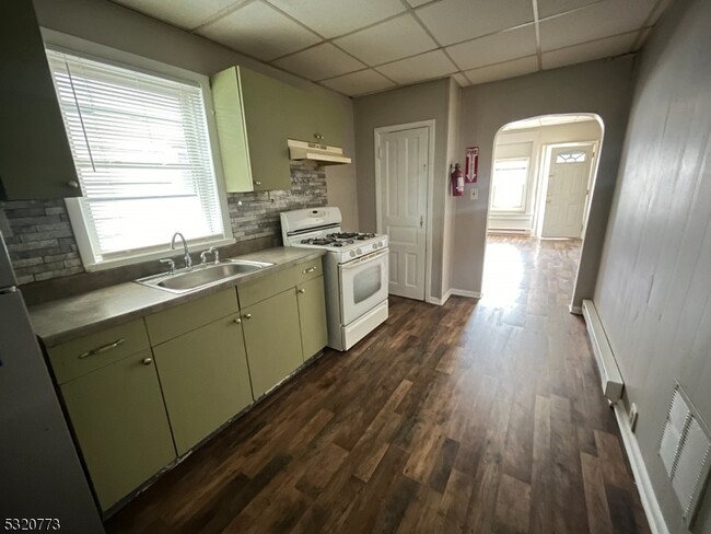 Building Photo - 53-53 Glen Ave