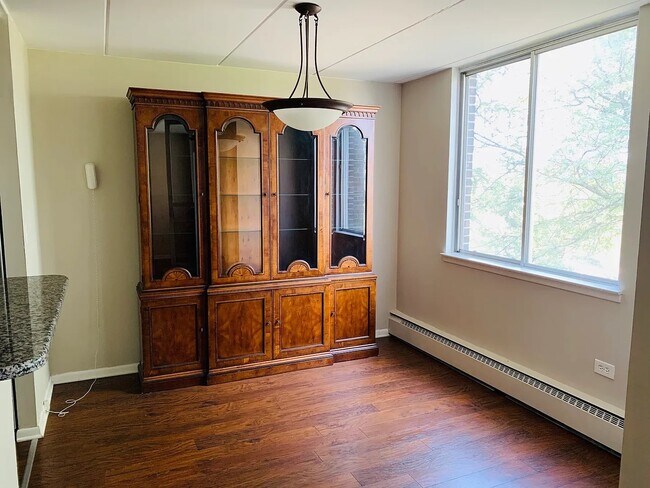 Foto del edificio - 225 S Rohlwing Rd