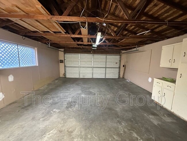 Building Photo - 1413 W Cambridge Ave