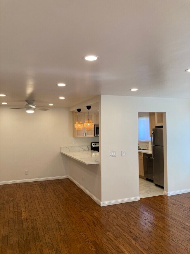Foto del edificio - Spacious Tierresanta Condo with Garage!