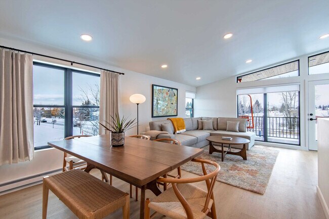 Building Photo - 27 4th St E