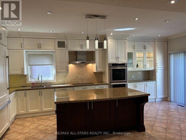 Building Photo - 171 Shaftsbury Ave