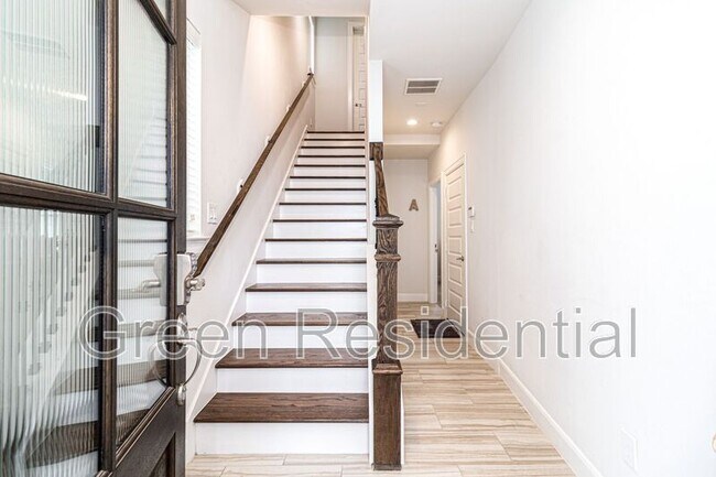 Building Photo - 2808 Grand Fountains Dr