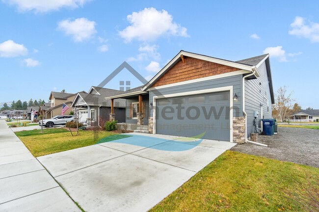 Building Photo - 2 Bedroom 2 Bathroom Home with Attached 2 ...