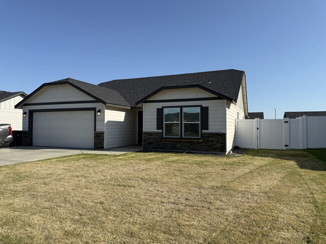 Building Photo - 4261 W Wood Ct