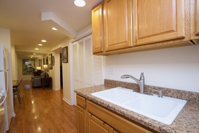 Foto del edificio - 929 W Newport Ave