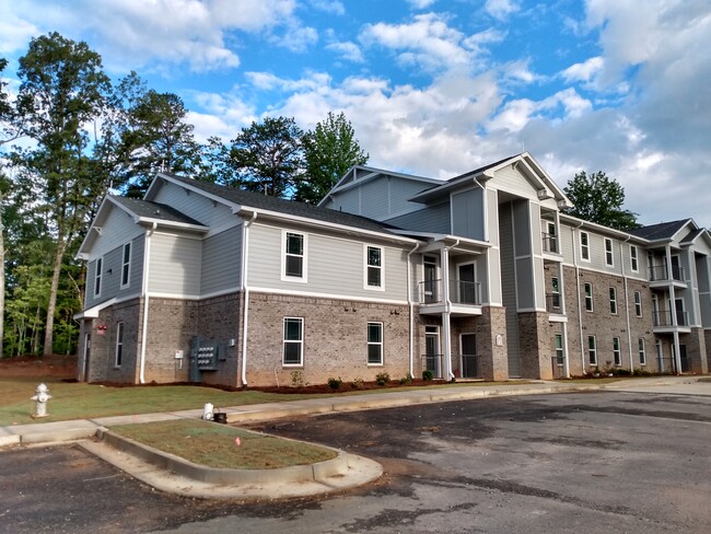 Building Photo - Peaks of Dahlonega