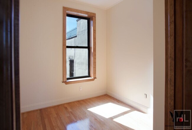 Building Photo - EAST 7 STREET