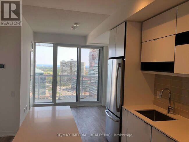 Photo du bâtiment - 4065 Confederation Pkwy