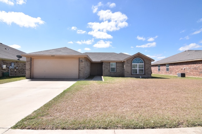 Building Photo - 2600 Tara Dr