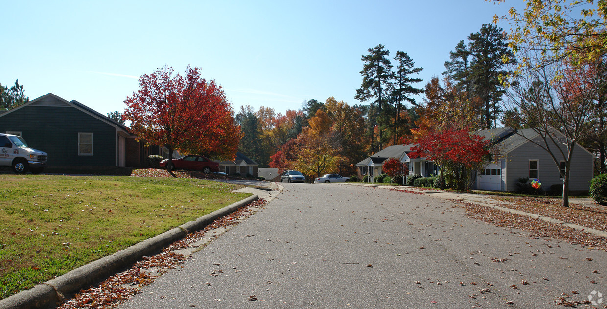 Primary Photo - Lakeview Villas