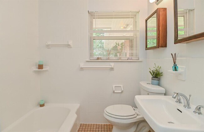 Building Photo - 10326 Bassoon Dr