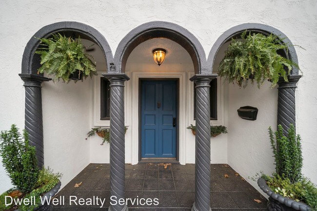 Building Photo - 4 br, 3.5 bath House - 1132 E 21st St