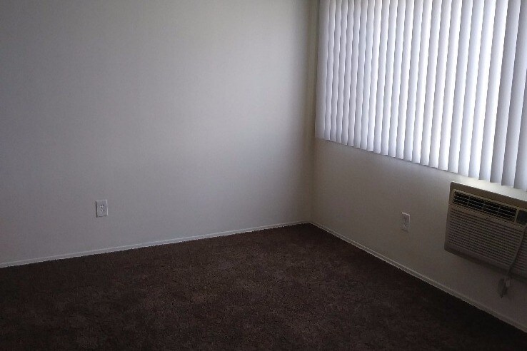 Living Room - 601 E Birch St