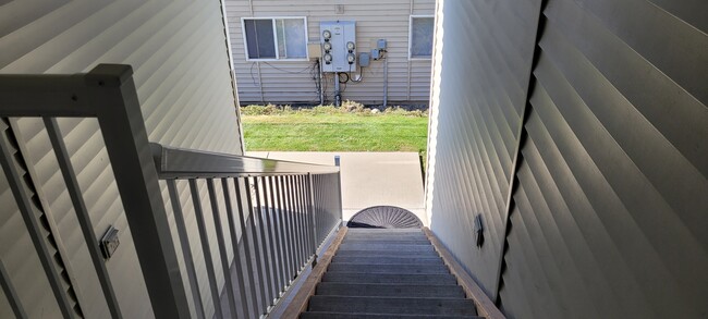 Building Photo - 597 Eastmont Ave