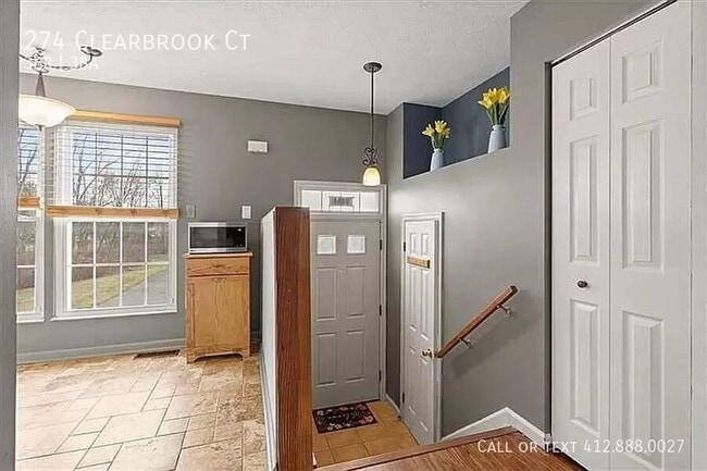 Photo - 274 Clearbrook Ct- House