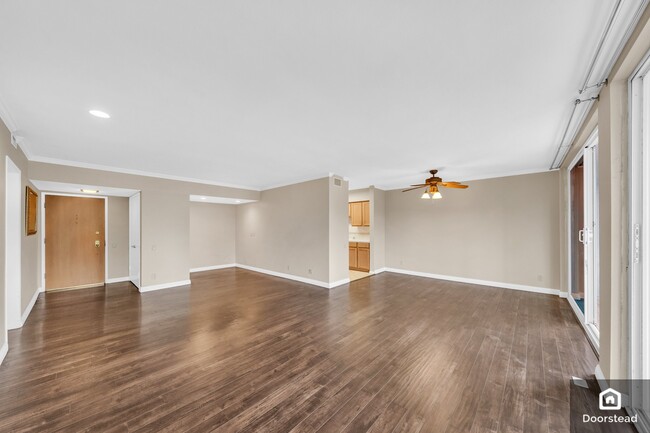 Building Photo - 4915 Tyrone Ave