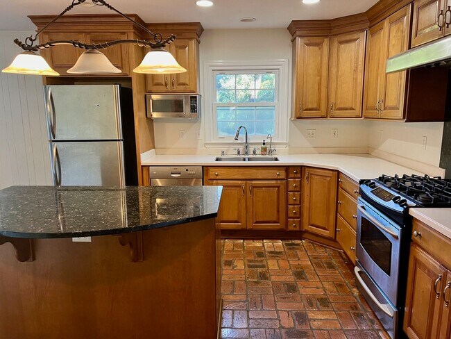 Foto del edificio - Brick home 3 bed and 2 bath