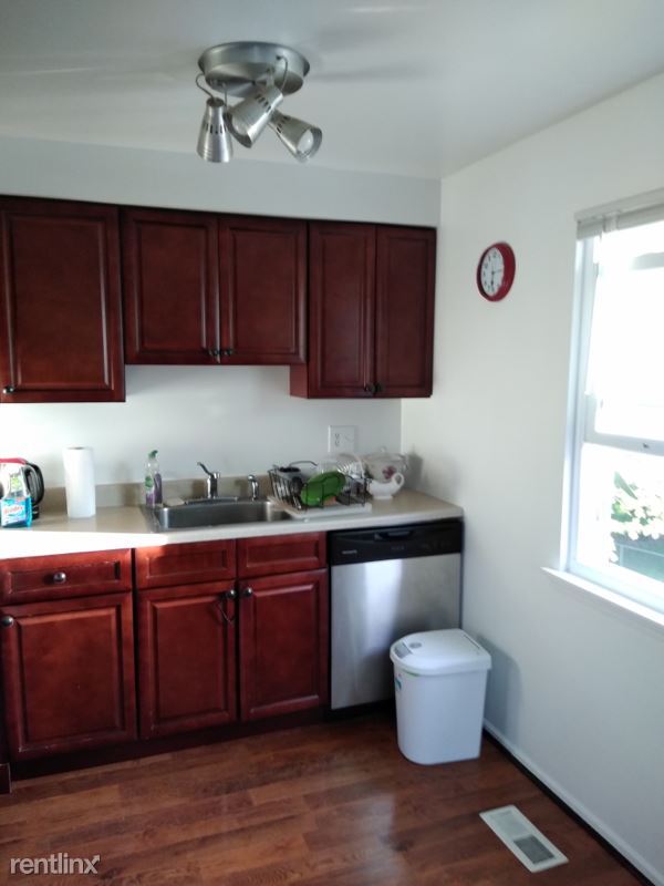 Building Photo - 13093 Blakeslee Dr
