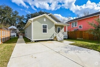 Building Photo - 205 De Koven St