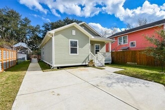 Building Photo - 205 De Koven St