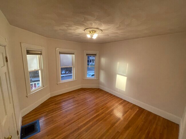 Cama 2 - 65 Hancock St