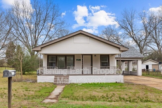 Building Photo - 2419 Circle Dr