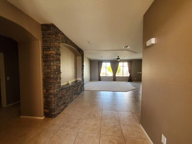 Building Photo - 3 BEDROOM WITH POOL AND HOBBY SHED
