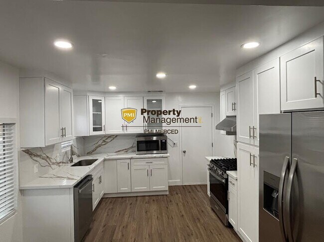 Foto del edificio - Coming Soon! Newly remodeled 2 bedroom duplex for $1900