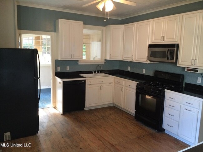 Building Photo - 4056 Redwing Ave