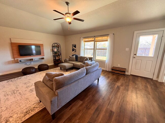 Building Photo - Spacious 3 Bedroom Home with Flex Room and Covered Patio in South San Antonio