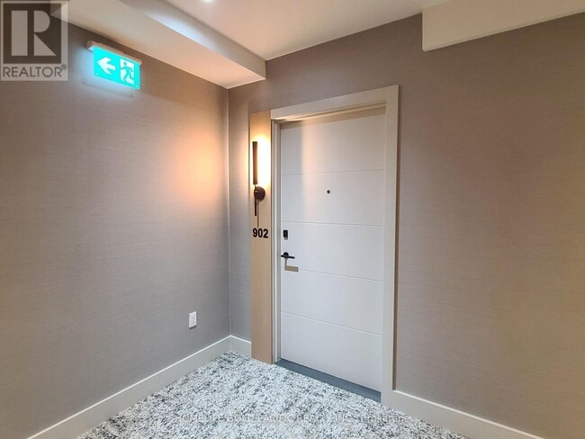 Photo du bâtiment - 8-908 Manor Rd W