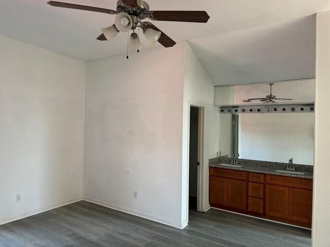Building Photo - 12704 Westpark Dr