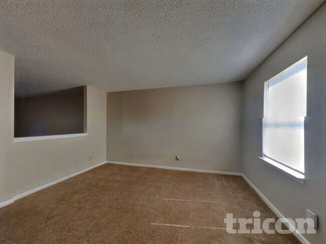 Building Photo - 13460 N Carwood Ct