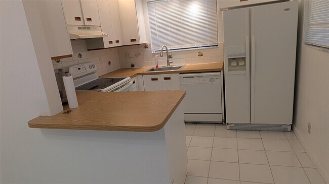 Building Photo - 2372 NW 39th Ave