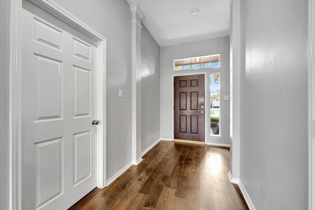 Building Photo - 3915 Summerfield Dr