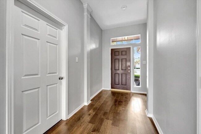 Foto del edificio - 3915 Summerfield Dr