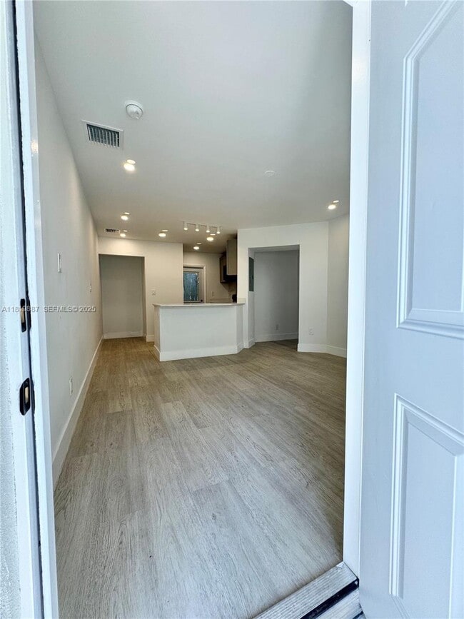 Foto del edificio - 111 NW 7th Ave