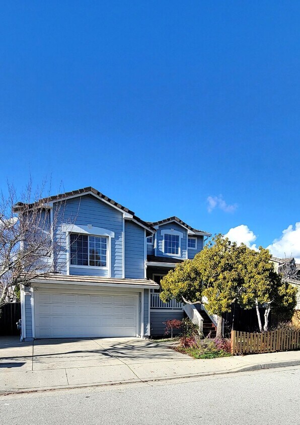 Foto principal - Spacious Home in Desirable Skypark Neighbo...