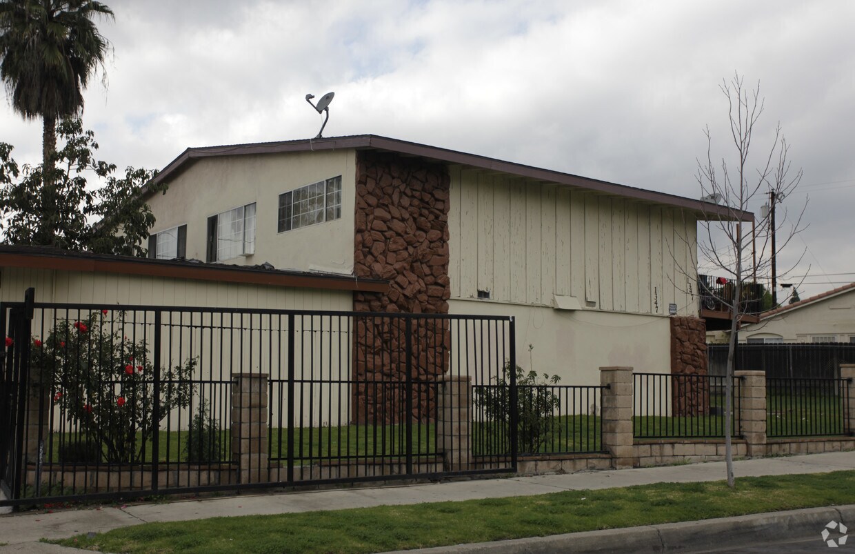 Foto del edificio - 1347 N Parkside Dr