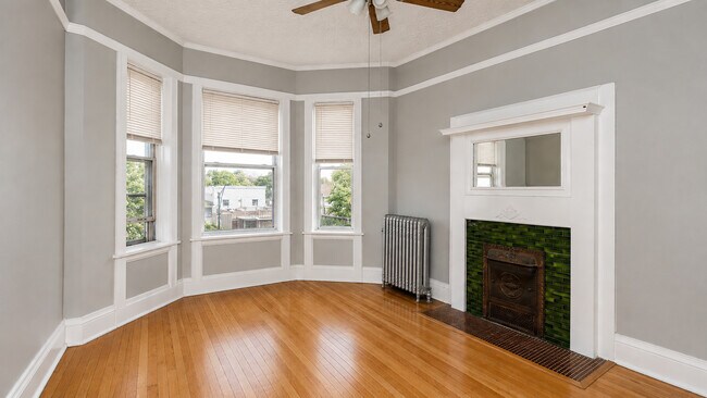 Foto del edificio - 2941 W Belmont Ave